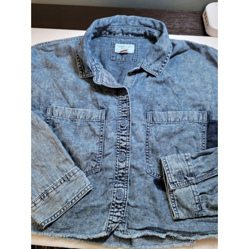 American Eagle Cropped Denim Chambray Button Shirt Raw Hem Colorblock Medium